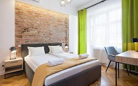 Fancy Apartments With Lift And A/C